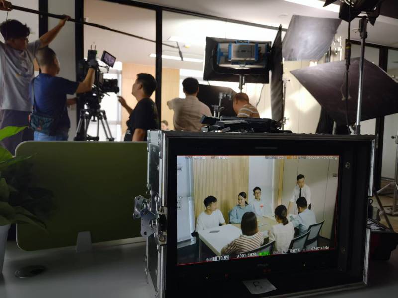 盐田区TVC拍摄公司：科技产品视觉化大师，诠释未来感与功能美学